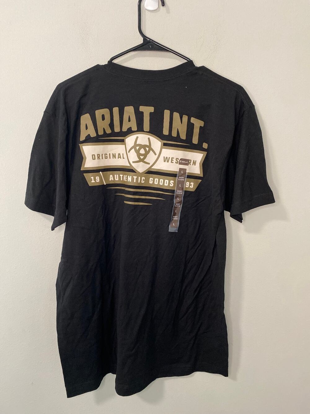 New Ariat Banner Badge Graphic T-Shirt Black Men’s Size Large
